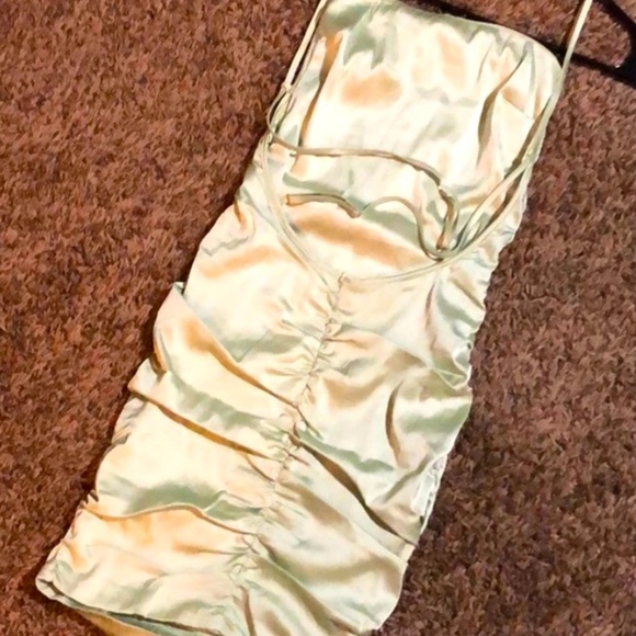 • Oh Polly Dress • - Picture 3 of 3